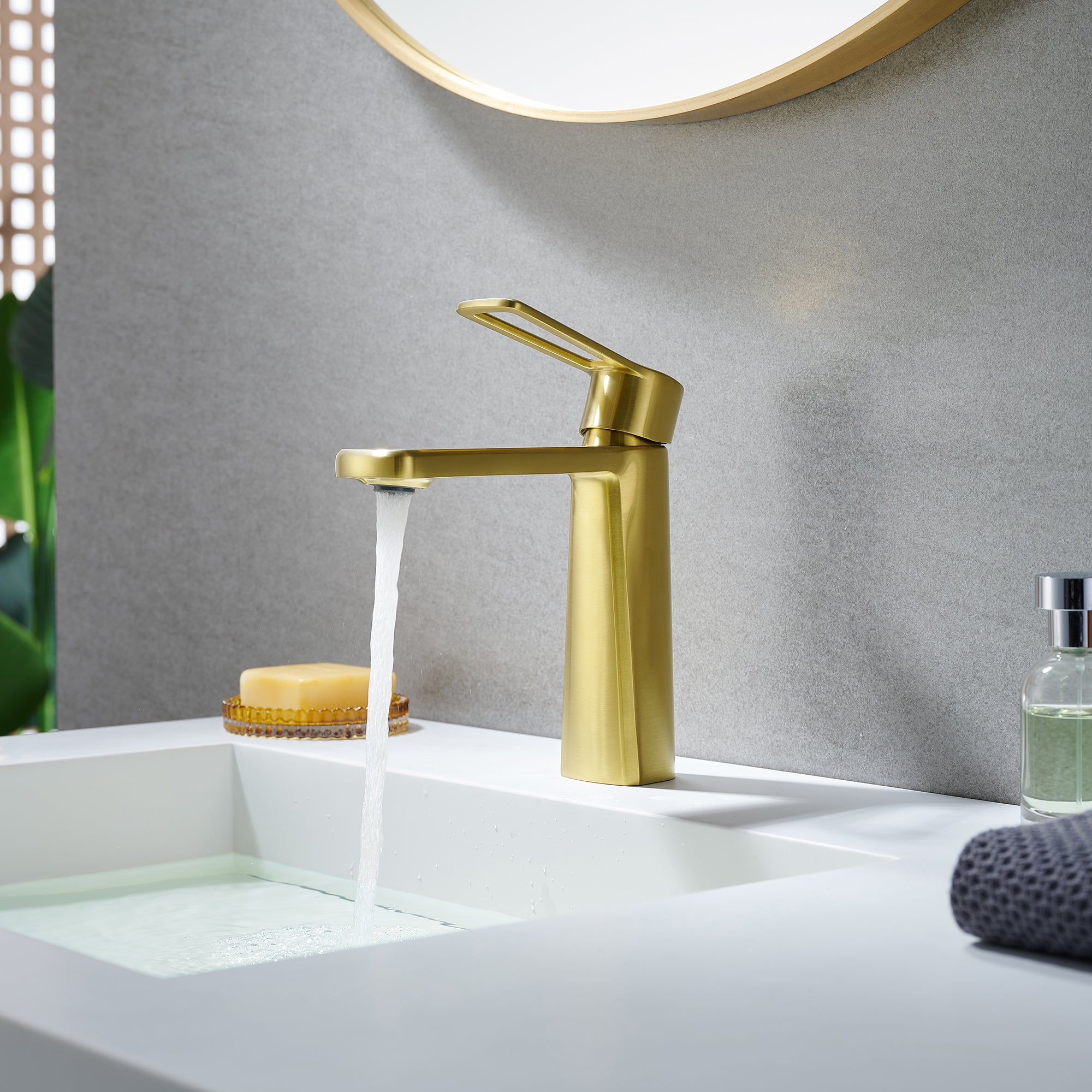 Paula Single Hole Single-Handle Bathroom Faucet