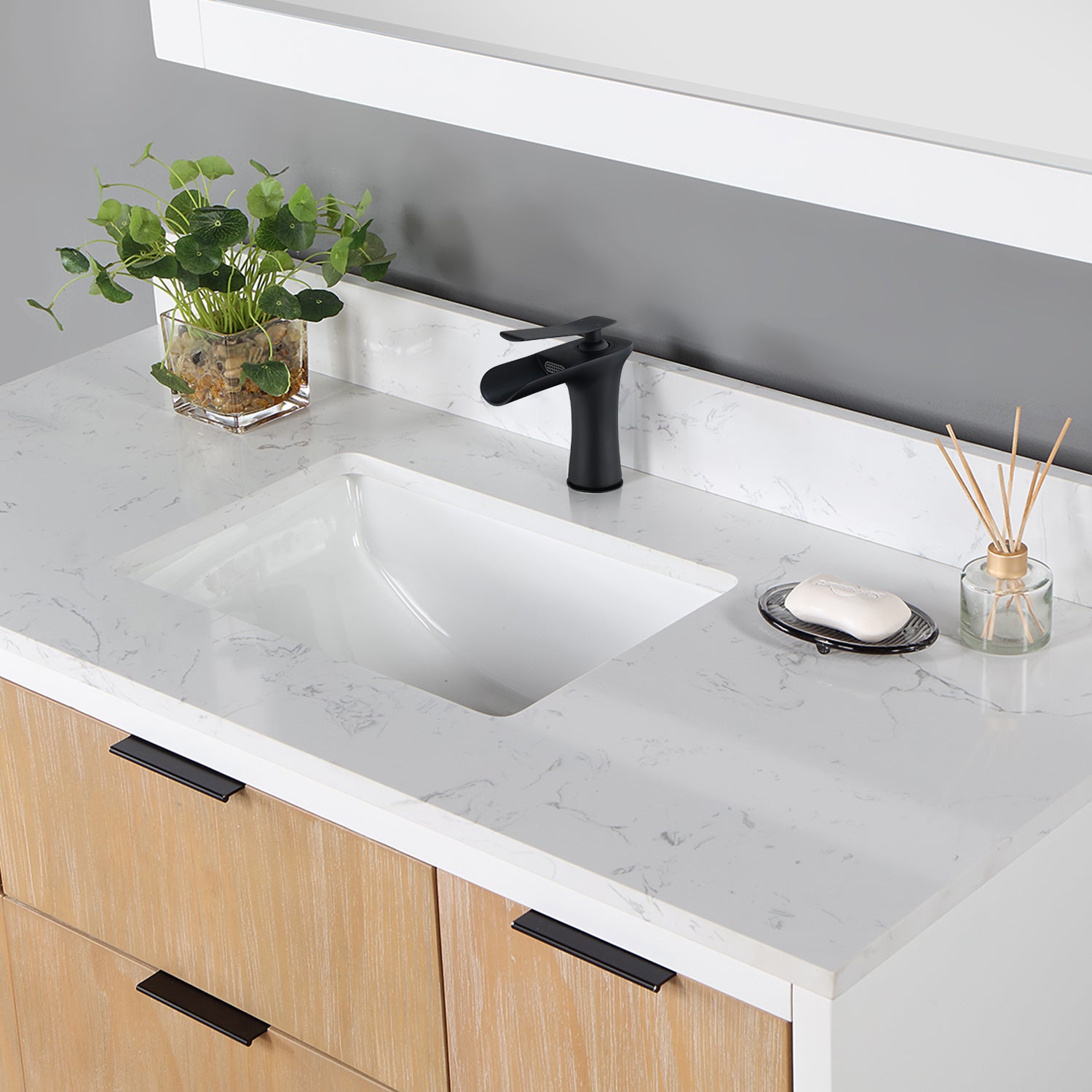 Mayen Single Hole Single-Handle Waterfall Bathroom Faucet